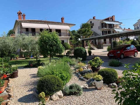 Property building, Summer, Garden
