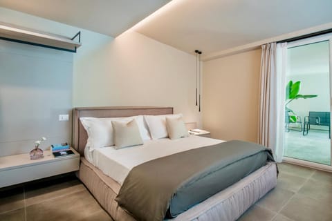 Bed, Balcony/Terrace, Photo of the whole room, Bedroom