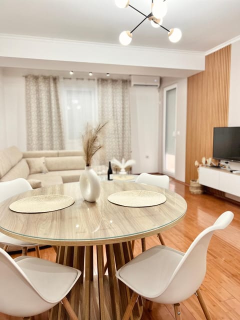 TV and multimedia, Living room, Dining area