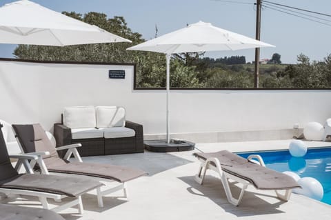 Balcony/Terrace, Swimming pool, sunbed