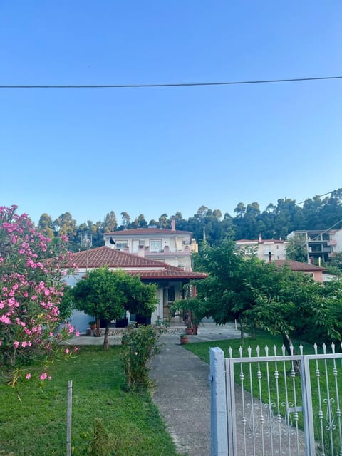 Property building, Spring, Day, Natural landscape, Garden