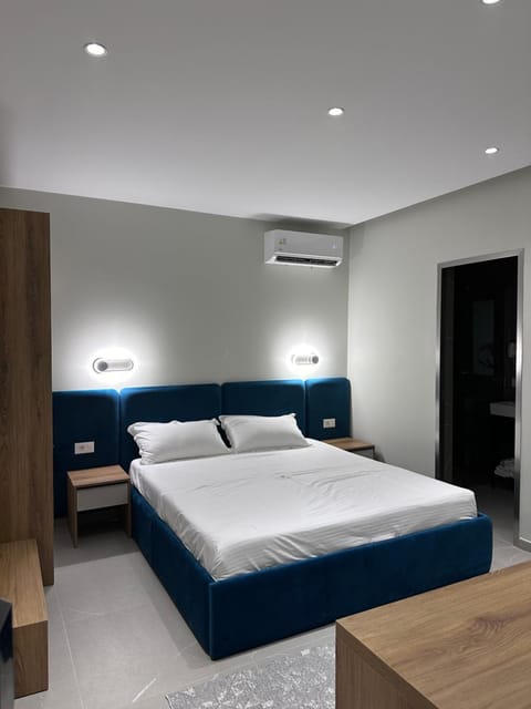 Bed, Photo of the whole room, Bedroom, air conditioner