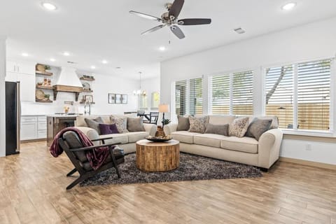 Lone Star Escape House in Arlington