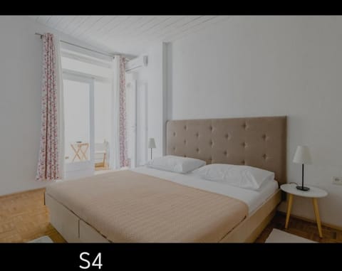 Brela S1 S4-no parking Bed and Breakfast in Brela