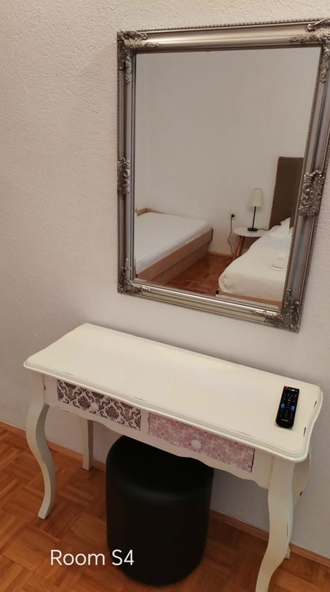 Brela S1 S4-no parking Bed and Breakfast in Brela