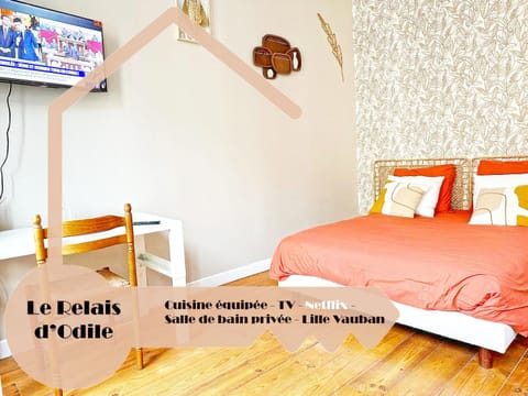 Bed, TV and multimedia, Bedroom