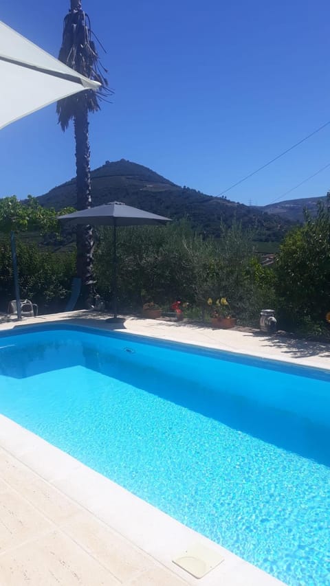 Mountain view, Pool view, Swimming pool