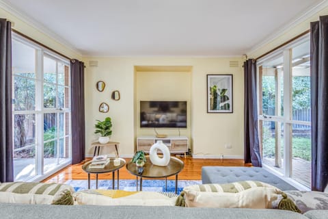 TV and multimedia, Living room, Seating area