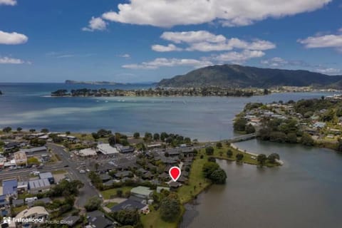 Nearby landmark, Neighbourhood, Natural landscape, Bird's eye view, Mountain view, River view, Sea view