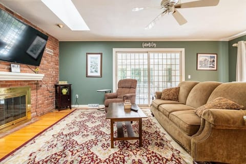 Communal lounge/ TV room, Living room, Seating area, Evening entertainment, fireplace