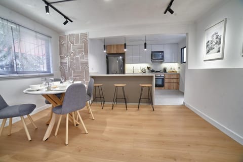 Dining area, kitchen