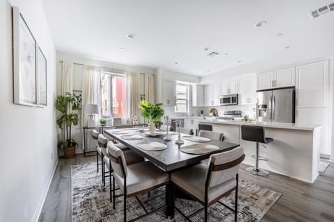 Brand New Stunning 4BR Townhome House in Lemon Grove