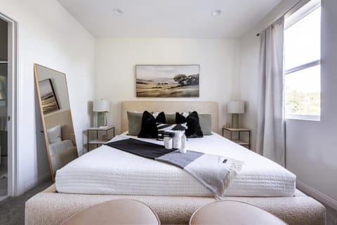 Brand New Stunning 4BR Townhome House in Lemon Grove