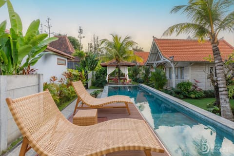 Property building, Garden, Garden view, Swimming pool, sunbed