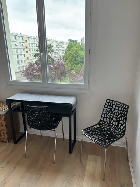 Le Calme- Cosy, chaleureux - Parc de verdure Apartment in Caluire-et-Cuire