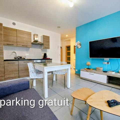 TV and multimedia, Dining area, stove