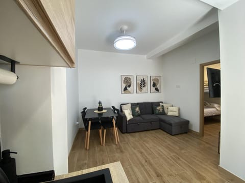 Bajo el mar junto al puerto House in Dénia