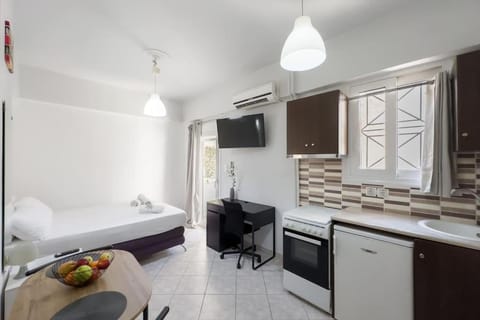 Bed, Kitchen or kitchenette, Photo of the whole room, Dining area
