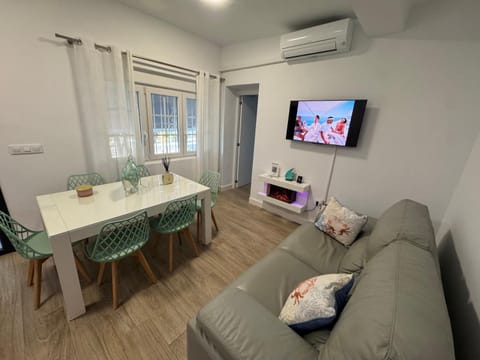 TV and multimedia, Living room, Dining area, air conditioner