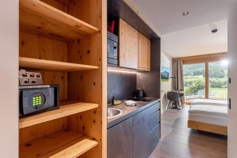 Kitchen or kitchenette, Photo of the whole room, stove, kitchen
