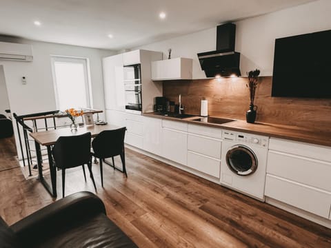 TV and multimedia, Coffee/tea facilities, Kitchen or kitchenette, Living room, Dining area, dishwasher, microwave, oven, stove, wardrobe, washing machine, kitchen
