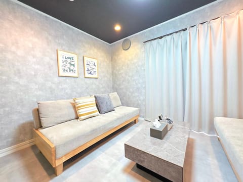 Bed, Living room