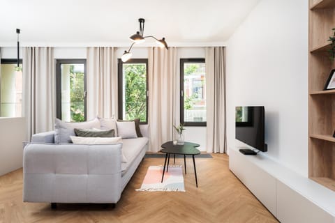 Communal lounge/ TV room, TV and multimedia, Living room, Photo of the whole room, Seating area, furniture