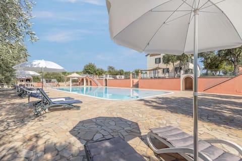 Pool view, Swimming pool, sunbed