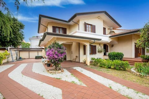 GOLDEN LUXE - Grand Villa with Exlusive Garden Villa in Emilia-Romagna