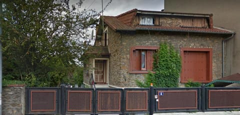 Charmante chambre dans maison tout confort proche Orly et Paris Bed and Breakfast in Île-de-France