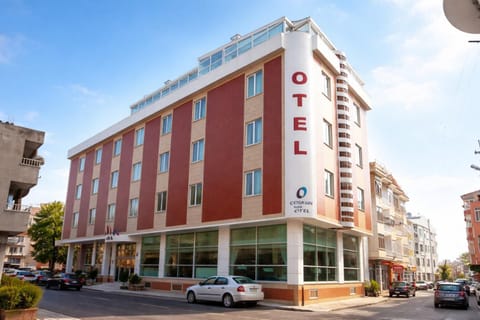Property building, Day, Neighbourhood, Lobby or reception, Street view, Parking