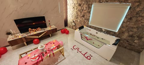 TV and multimedia, Photo of the whole room, Bedroom, Bath, towels