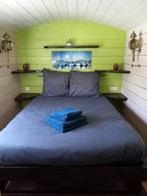 Roulotte au pied du Mont Saint Michel Chalet in Brittany