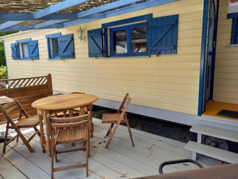 Roulotte au pied du Mont Saint Michel Chalet in Brittany