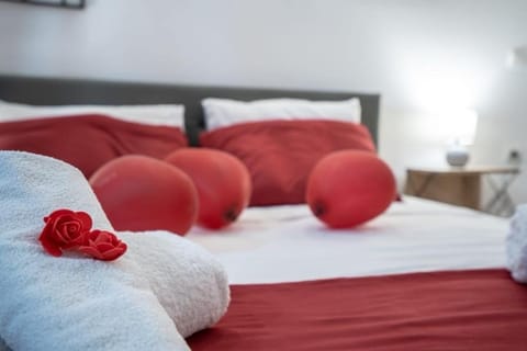 Bedroom, towels