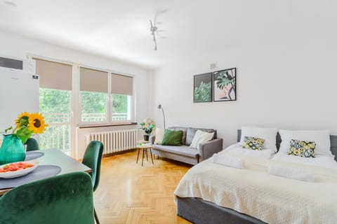 Bed, Living room, Photo of the whole room, Seating area, Bedroom, towels