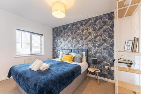 Townhouse in Rugby with Garden and Free Parking Apartment in Rugby