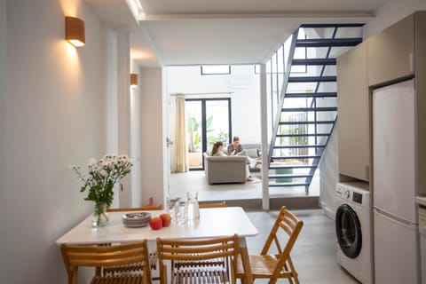 Kitchen or kitchenette, Living room, Seating area, Dining area, washing machine