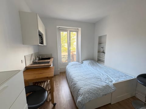 Cozy Studio 10min from La Défense Arena Apartment in Puteaux