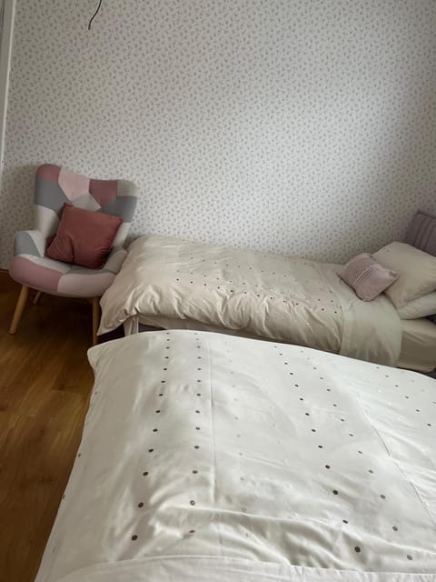 Triple Room with Private Bathroom at Caroline's Guest House, River Street, Clara Vacation rental in Westmeath, Co. Westmeath, Ireland