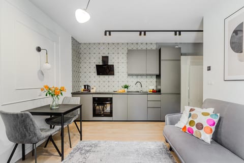 Bed, Kitchen or kitchenette, Living room, Seating area, Dining area