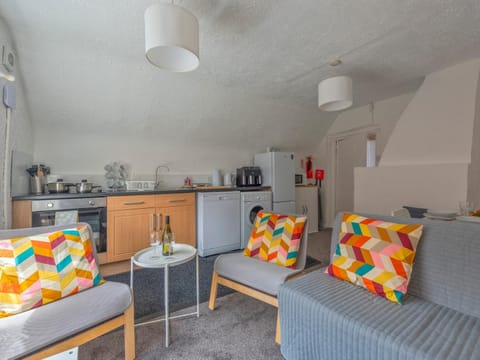 Kitchen or kitchenette, Living room, Seating area