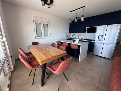 Dining area, kitchen