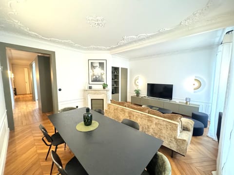 TV and multimedia, Living room, Dining area