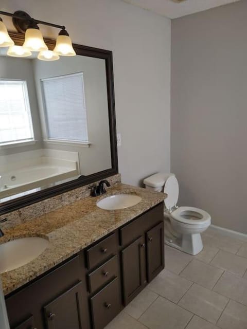 Lovely 5 Bedrooms, 3 Full Baths Home Near Parks! House in Austell