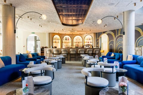 Restaurant/places to eat, Lounge or bar