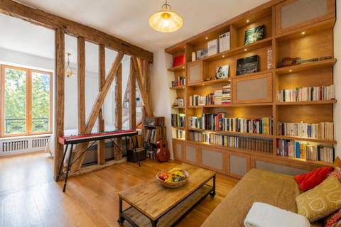 Library, Living room