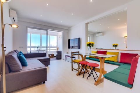 TV and multimedia, Living room, Seating area, Dining area