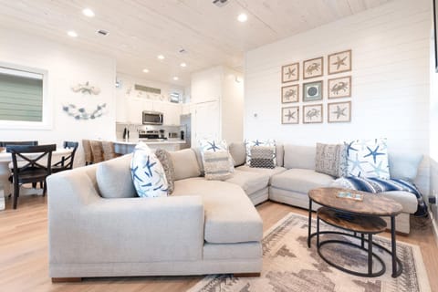 Beach to Bay - OCEAN VIEWS! Private Pool! House in Port Aransas