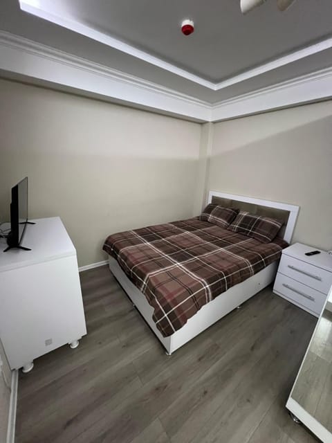 Bed, TV and multimedia, Photo of the whole room